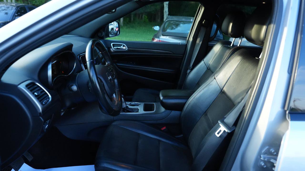 Used 2019 Jeep Grand Cherokee Altitude AWD/4WD image 23
