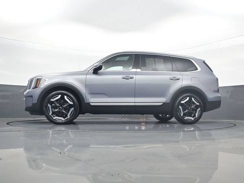 Used 2024 Kia Telluride EX w/ EX Captain's Chair Package AWD/4WD image 29