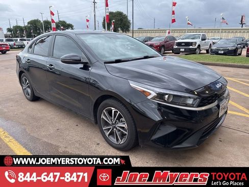 Used 2024 Kia Forte LXS w/ LXS Technology Package image 2