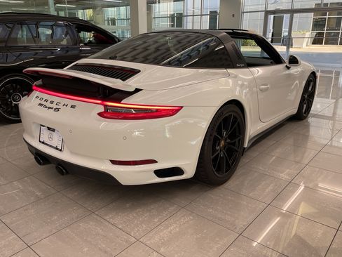 Used 2019 Porsche 911 Targa 4S image 11