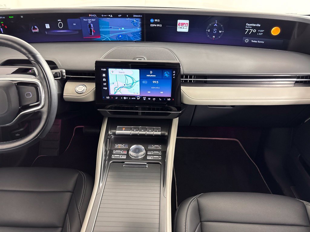 Used 2025 Lincoln Nautilus Premier AWD/4WD image 17