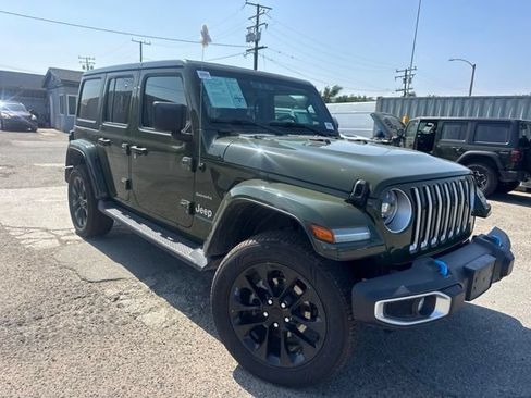 Used 2023 Jeep Wrangler Unlimited Sahara w/ Cold Weather Group AWD/4WD image 3