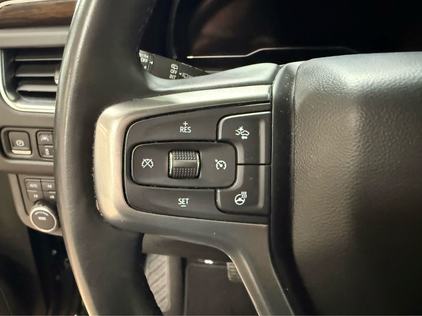 Used 2024 Chevrolet Suburban Premier AWD/4WD image 20