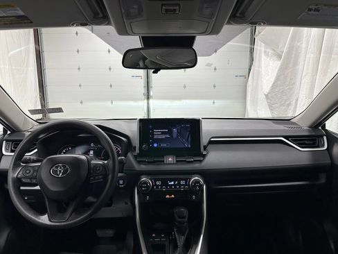 Used 2025 Toyota RAV4 XLE FWD image 40