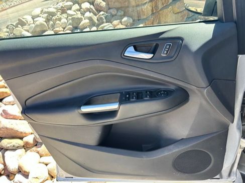 Used 2016 Ford Escape SE image 9