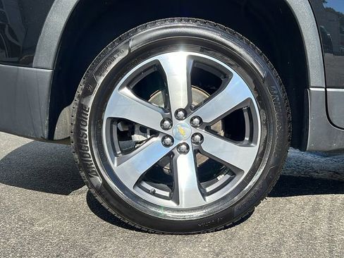 Used 2023 Chevrolet Traverse LT w/ LT Premium Package image 11