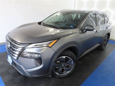 Used 2024 Nissan Rogue SV w/ SV Premium Package FWD image 4