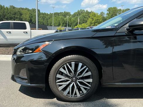 Used 2024 Nissan Altima 2.5 SV AWD/4WD image 11