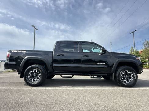 Used 2022 Toyota Tacoma TRD Off-Road w/ Technology Package AWD/4WD image 3