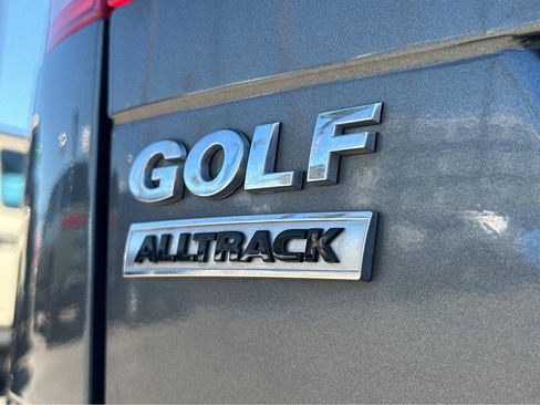 Used 2017 Volkswagen Golf SE image 40