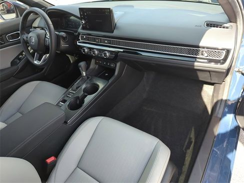Used 2025 Honda Civic Sport image 17