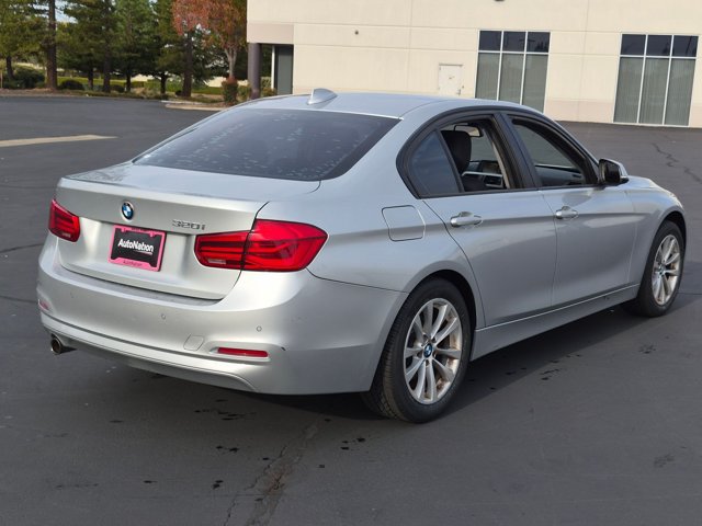 Used 2017 BMW 320i Sedan RWD image 5