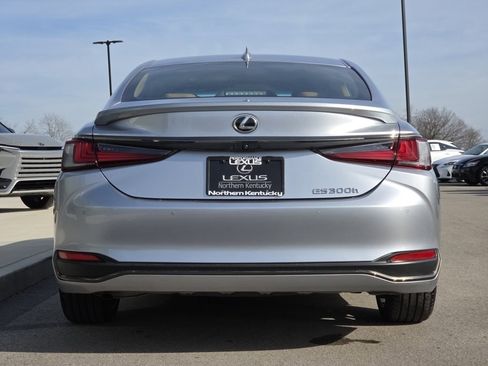 Certified 2025 Lexus ES 300h w/ Premium Package image 27