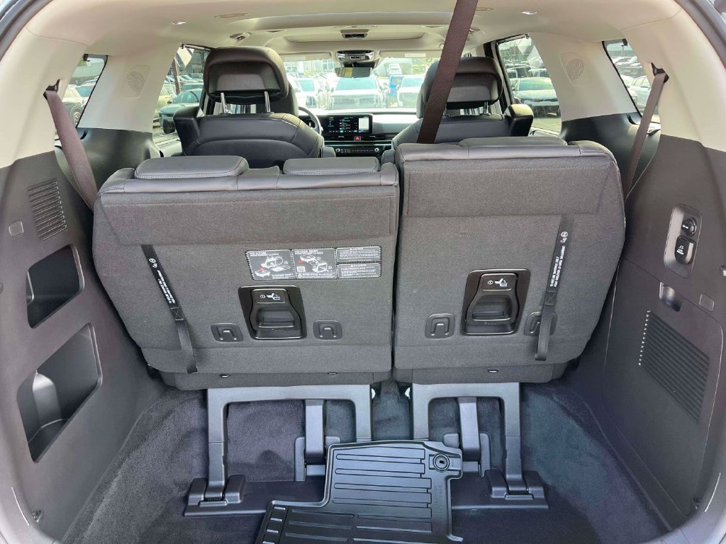 Certified 2026 Kia Carnival SX Prestige FWD image 8