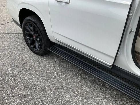 Used 2022 GMC Yukon XL Denali AWD/4WD image 29