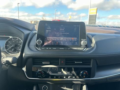 Used 2023 Nissan Rogue SV image 13