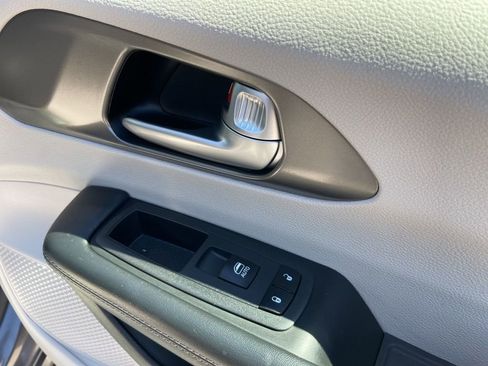 Used 2022 Chrysler Pacifica Touring-L FWD image 30