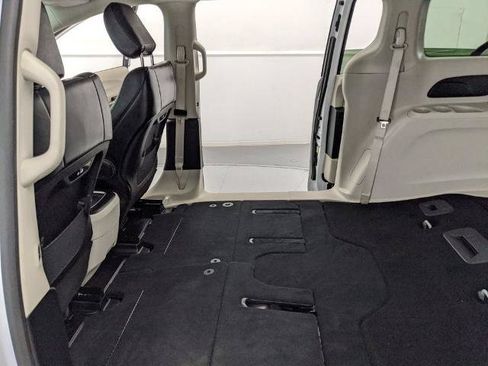 Used 2024 Chrysler Pacifica Touring-L FWD image 23