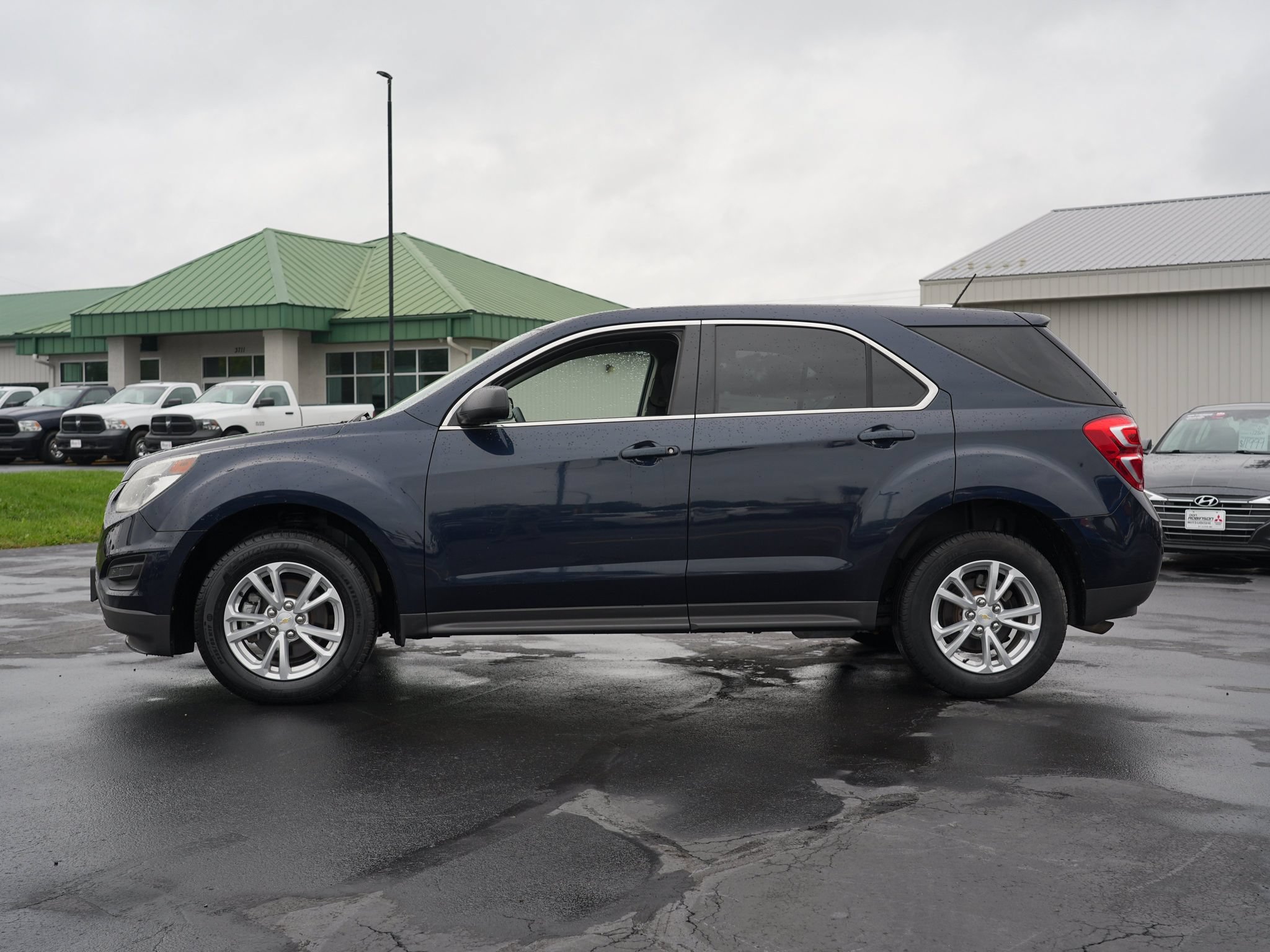 Used 2017 Chevrolet Equinox LS AWD/4WD image 7