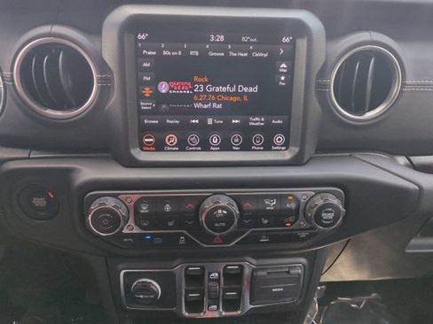 Used 2023 Jeep Wrangler Unlimited Sahara w/ Cold Weather Group AWD/4WD image 21