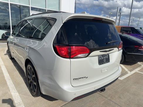 Used 2020 Chrysler Pacifica Touring-L Plus FWD image 6