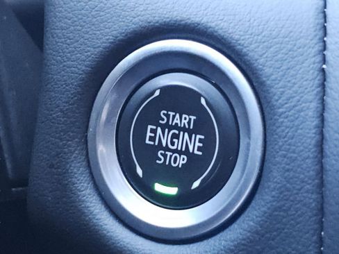 Used 2022 Chevrolet Suburban RST w/ Luxury Package image 16