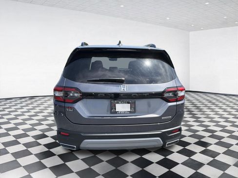 Used 2025 Honda Pilot Touring image 6