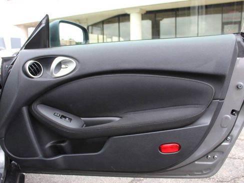 Used 2011 Nissan 370Z Coupe image 10