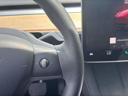 Used 2024 Tesla Model Y Long Range AWD/4WD image 11