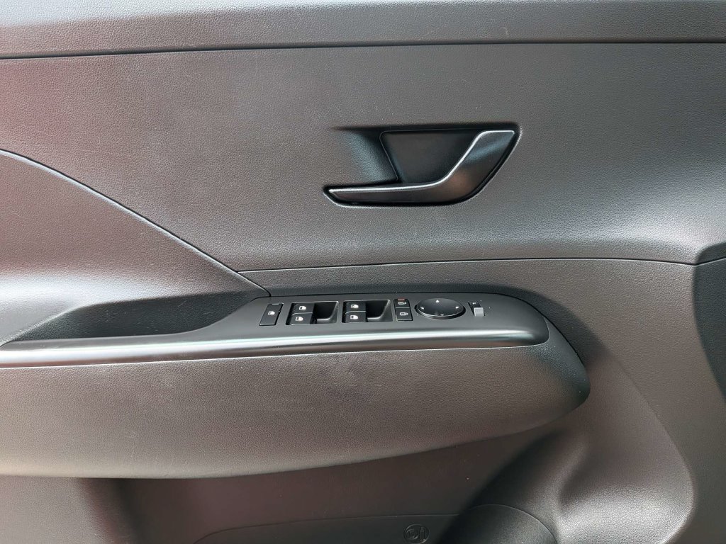 Used 2025 Hyundai Kona SEL FWD image 31
