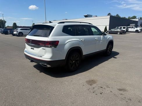 Used 2024 Volkswagen Atlas SE AWD/4WD image 6