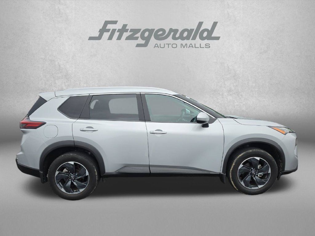 Used 2024 Nissan Rogue SV w/ SV Premium Package AWD/4WD image 9