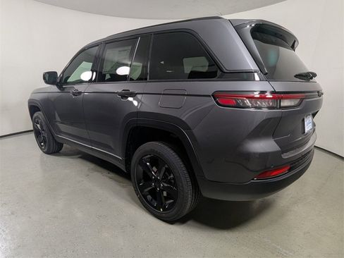 New 2025 Jeep Grand Cherokee Altitude image 5