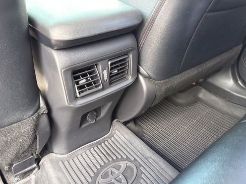 Used 2022 Toyota RAV4 LE AWD/4WD image 16