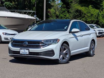 Used 2023 Volkswagen Jetta SE w/ Panoramic Sunroof Package
