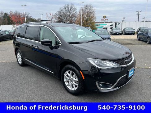 Used 2020 Chrysler Pacifica Touring-L w/ Advanced Safetytec Group image 8