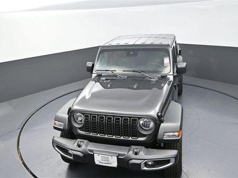 New 2025 Jeep Gladiator Sport image 10