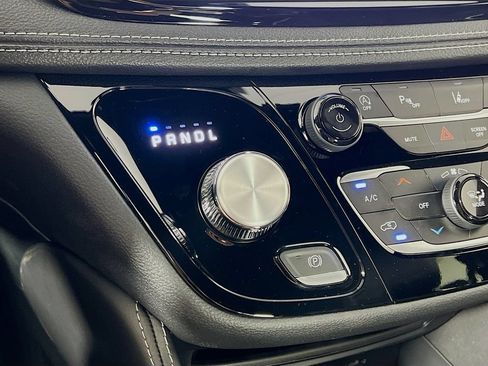 New 2027 Chrysler Pacifica Limited AWD/4WD image 17