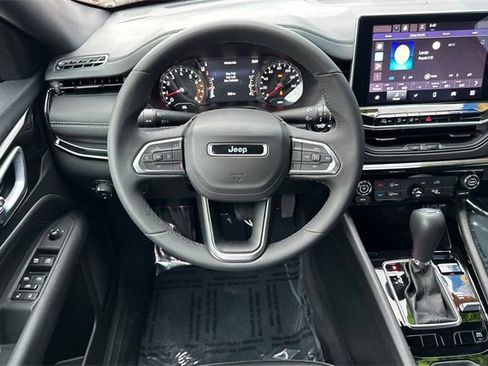 Used 2024 Jeep Compass Latitude w/ Convenience Group image 17