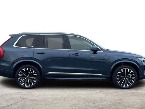 Certified 2025 Volvo XC90 B6 Plus image 10