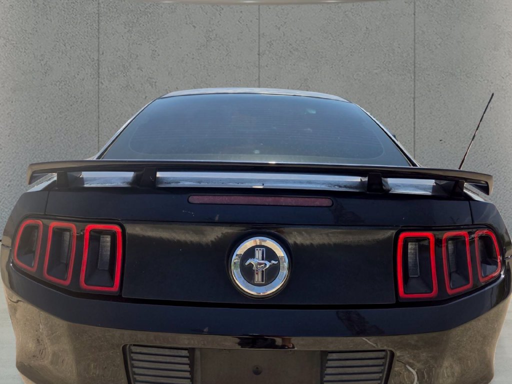 Used 2014 Ford Mustang Premium RWD image 4