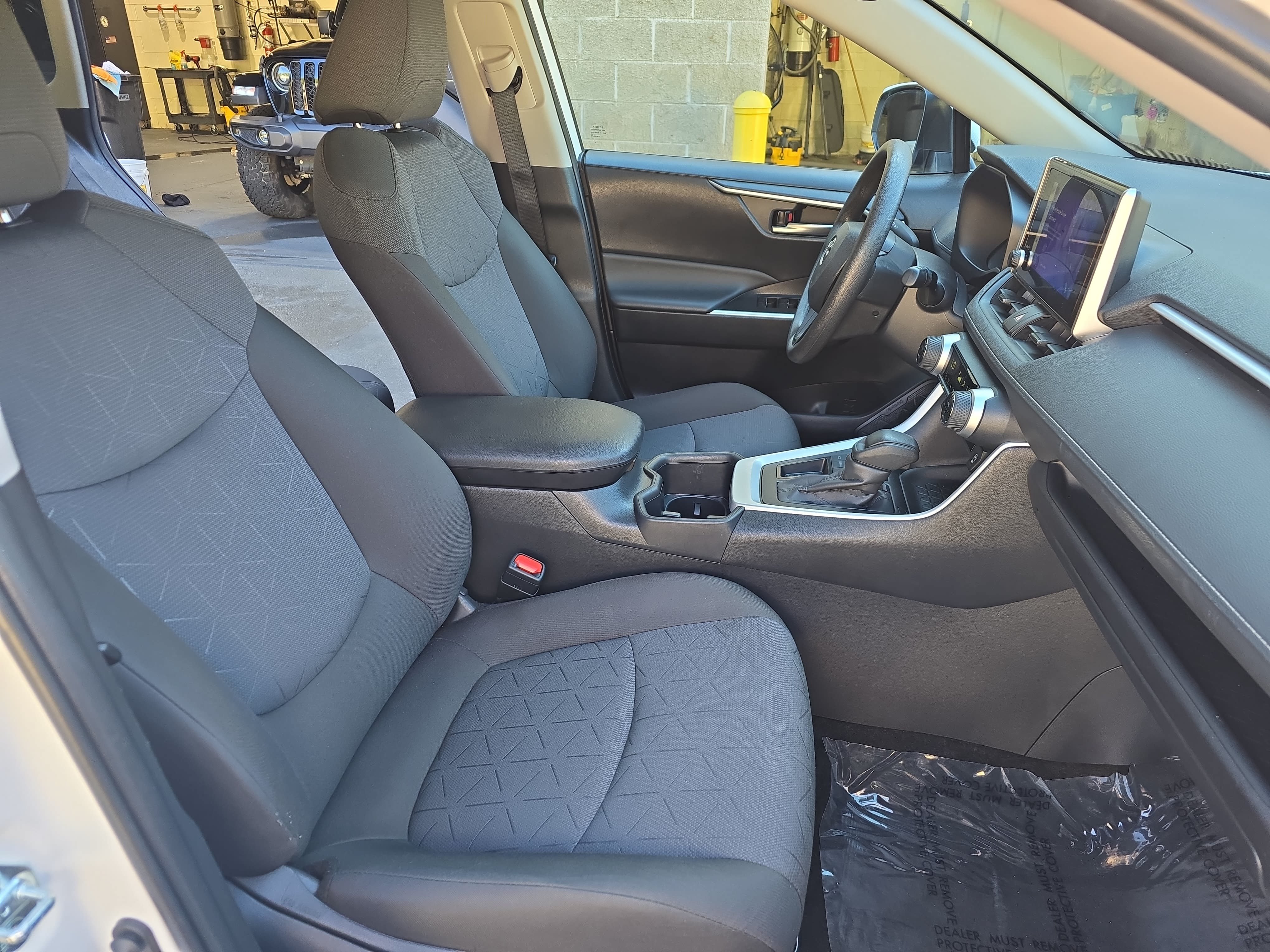 Used 2025 Toyota RAV4 XLE FWD image 10