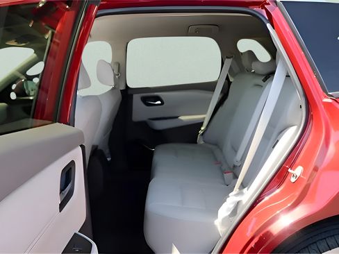 Used 2024 Nissan Rogue SL FWD image 13