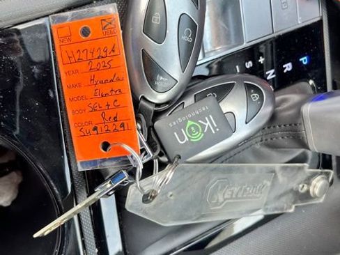 Used 2025 Hyundai Elantra SEL FWD image 16
