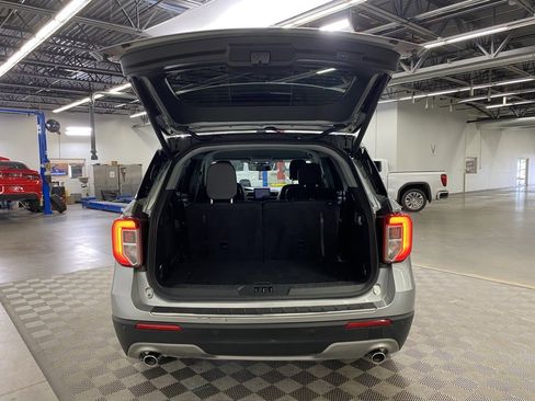 Used 2023 Ford Explorer Limited image 9