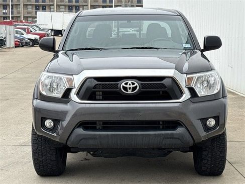 Used 2014 Toyota Tacoma PreRunner w/ SR5 Package image 8