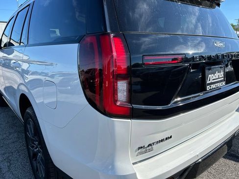 Used 2025 Ford Expedition Platinum w/ Stealth Performance Package AWD/4WD image 9