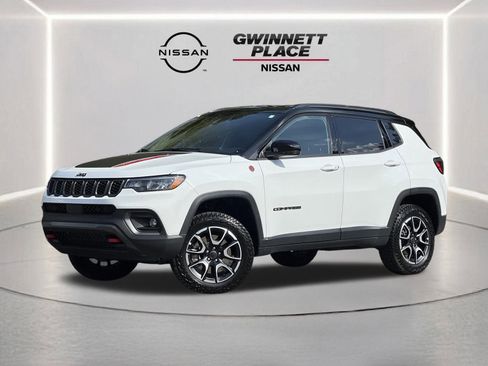Used 2025 Jeep Compass Trailhawk AWD/4WD image 1