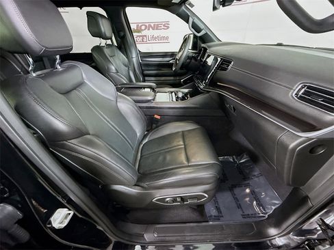 Used 2024 Jeep Wagoneer Base w/ Premium Group I image 35