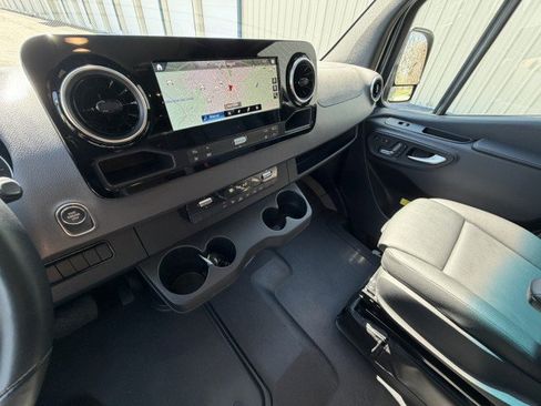 Used 2022 Mercedes-Benz Sprinter 2500 image 42